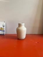 Vintage aardewerk mini vaasje, beige glazuur kleine spikkel, Antiek en Kunst, Ophalen of Verzenden