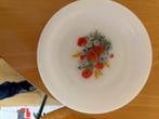 Gevraagd borden van Acropal met bloemmotief, Huis en Inrichting, Keuken | Servies, Ophalen of Verzenden, Overige stijlen, Bord(en)