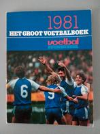 VI Het groot Voetbalboek 1981 AZ'67, Gelezen, Balsport, Ophalen of Verzenden