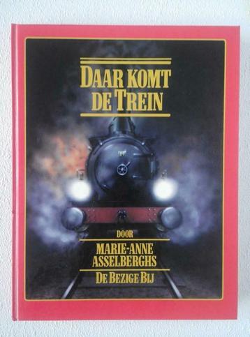 Hardcover boek "Daar komt de trein" beschikbaar voor biedingen