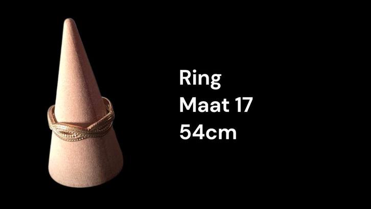 Goudkleurige ring dames maat 17 of 54mm, Sieraden, Tassen en Uiterlijk, Ringen, Zo goed als nieuw, Dame, 17 tot 18, Goud, Overige materialen