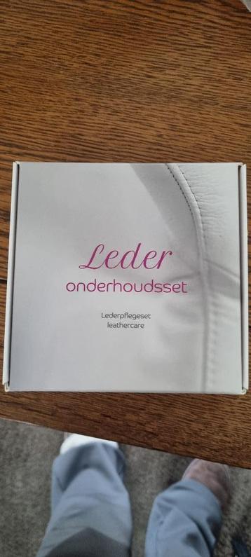 Leder onderhoudsset  beschikbaar voor biedingen