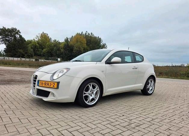 Alfa Romeo MiTo 1.3 D 62KW 2011 Wit, Auto's, Alfa Romeo, Particulier, MiTo, Diesel, A, Hatchback, Handgeschakeld, Origineel Nederlands