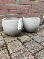 2 Nieuwe Grijze Plantenbakken/Bloempotten, Rond, Minder dan 40 cm, Beton, Ophalen