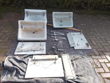3 complete sets wastafels, marmeren achterwand en spiegel beschikbaar voor biedingen