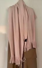 PRACHTIGE ZACHTE SHAWL VAN UN JOUR ALLEURS, Maat 46/48 (XL) of groter, Nieuw, Ophalen of Verzenden, Sjaal