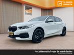 BMW 1-serie 118i Black Sport - 12 MND GARANTIE | Navi | 19", Auto's, Te koop, Geïmporteerd, Benzine, Hatchback