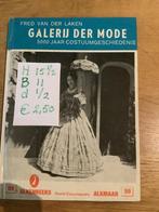 Poppen mode 5000 jaar costuum mode klein compact boekje, Ophalen of Verzenden, Zo goed als nieuw, Pop
