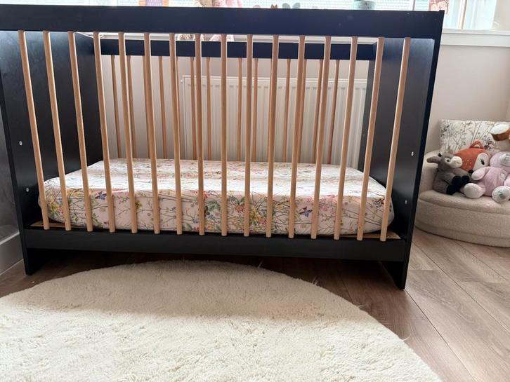 Baby kamer bed + matras + commode, Kinderen en Baby's, Kinderkamer | Complete kinderkamers, Zo goed als nieuw, Jongetje of Meisje