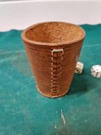 dobbelbeker vintage met 6 dobbelstenen, Ophalen of Verzenden, 'T Olde Gre-j, Info@toldegrej.nl, Endepoelstraat 20f Didam