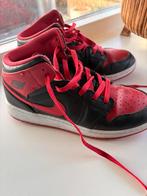 Air Jordan 38,5 Rood Zwart, Kleding | Dames, Schoenen, Ophalen of Verzenden, Sportschoenen