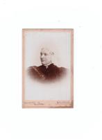 Friese kap, kabinetfoto De Jong, karton, Leeuwarden., Gebruikt, Verzenden, Foto, Klederdracht