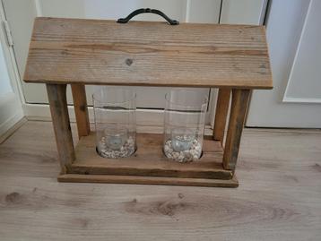 Steigerhouten Huisje met twee windlichten beschikbaar voor biedingen
