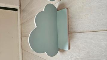 Wandplank wolkje beschikbaar voor biedingen