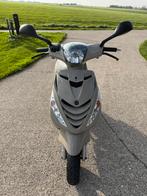Piaggio zip 4 takt, Fietsen en Brommers, Scooters | Piaggio, Ophalen, Zo goed als nieuw, Benzine, Zip