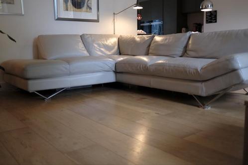 Hoekbank lichtgrijs leer Natuzzi model Releve, Huis en Inrichting, Banken | Complete zithoeken, Gebruikt, Leer, Ophalen
