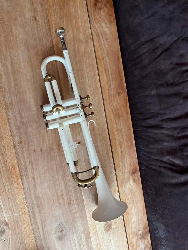 Trompet met mondstuk - Decoratie/Restauratie, Muziek en Instrumenten, Blaasinstrumenten | Trompetten, Gebruikt, Bes-trompet, Ophalen of Verzenden