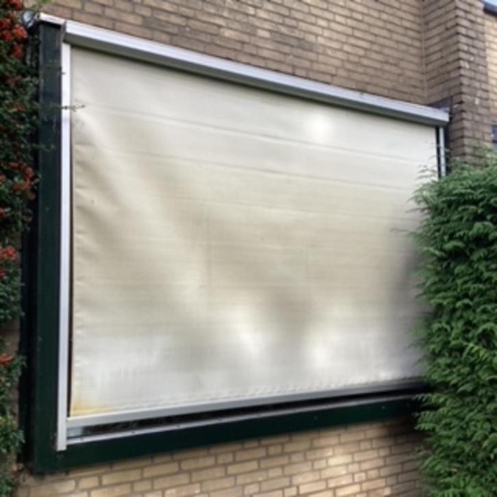 Zonnescherm, Tuin en Terras, Zonneschermen, Gebruikt, Screen, 150 tot 300 cm, 250 cm tot 450 cm, Elektrisch, Ophalen