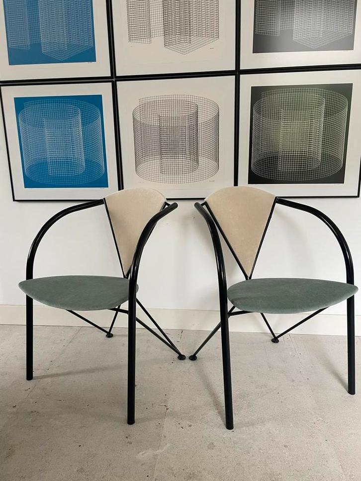 Artifort (refurbished), Huis en Inrichting, Stoelen, Zo goed als nieuw, Twee, Metaal, Stof, Overige kleuren, Ophalen