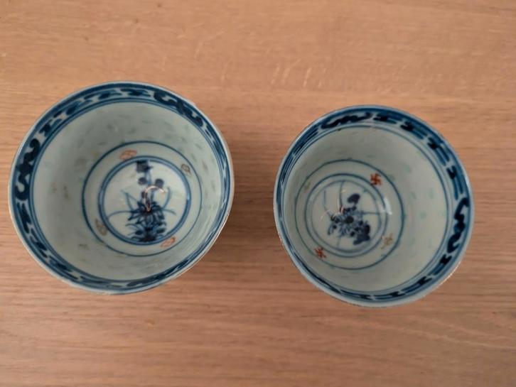 2 kleine Chinees porseleinen Wanyu(?) ajourrijst kommetjes, Antiek en Kunst, Antiek | Keramiek en Aardewerk, Ophalen of Verzenden