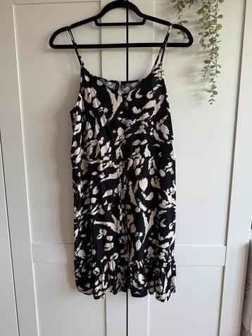 Vero Moda, zomerjurkje (L) in zwart met witte print beschikbaar voor biedingen