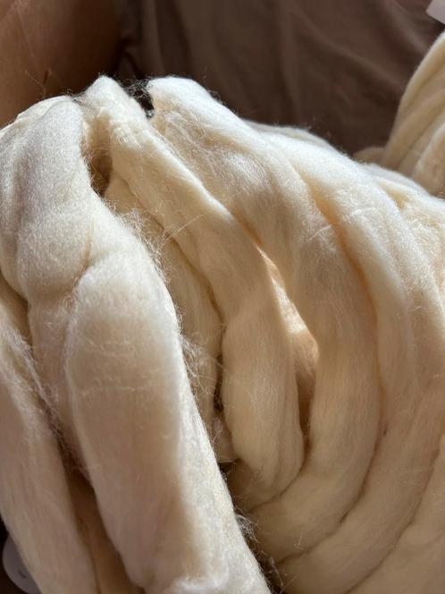 3kg merino wol (cruelty free) voor een woonplaid, Huis en Inrichting, Woonaccessoires | Plaids en Woondekens, Nieuw, Ophalen of Verzenden