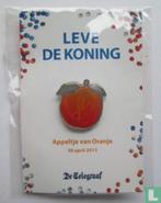 button leve de koning - appeltje van oranje, Verzamelen, Nieuw, Nederland, Speld(je) of Lepel(tje), Ophalen of Verzenden