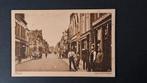 Heerenveen Friesland Volk op de Dracht met winkeletalage TOP, Verzamelen, Ansichtkaarten | Nederland, Ophalen of Verzenden, 1920 tot 1940