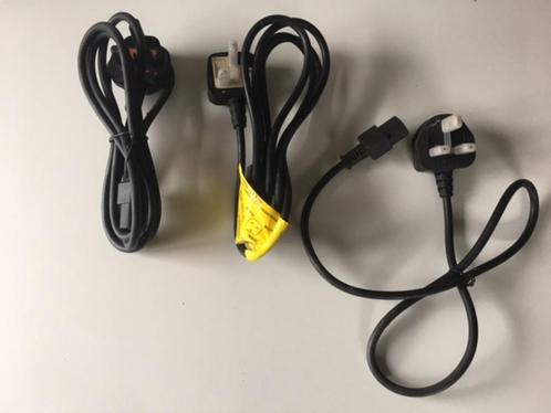TE KOOP: 3 Engelse (UK) stekkers met voedingskabel, Doe-het-zelf en Verbouw, Elektra en Kabels, Nieuw, Stekker, Ophalen of Verzenden