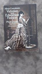 Victorian and Edward in fashion fotoboek, Ophalen of Verzenden, Zo goed als nieuw, Mode algemeen