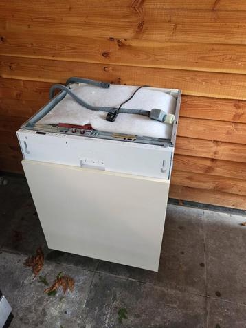 Indesit Inbouw Vaatwasser - 2 Jaar Oud! beschikbaar voor biedingen