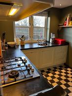Landelijke Houten maatwerk keuken met granieten blad, Huis en Inrichting, Hoekkeuken, Crème, Gebruikt, Graniet of Steen