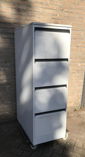 Ladekast, 4 laden, 44x75x134 cm, gereedschap beschikbaar voor biedingen