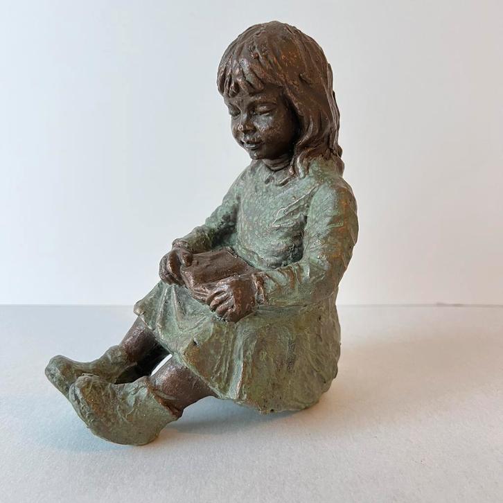 Geert Kunen - Lezend Meisje - Bronzen Afwerking, Antiek en Kunst, Kunst | Beelden en Houtsnijwerken, Ophalen of Verzenden