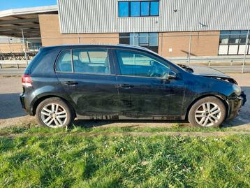 SCHADE! Volkswagen Golf (1.4 TSI) 90KW DSG 2009 Zwart beschikbaar voor biedingen