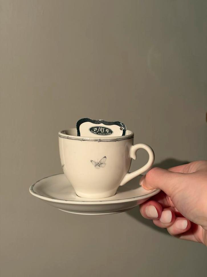 2x JBS Kop en Schotel - Special Moments - Janneke Brinkman, Huis en Inrichting, Keuken | Servies, Zo goed als nieuw, Kop(pen) en/of Schotel(s)