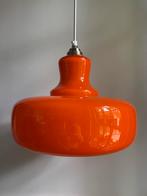 Vintage Frans oranje melkglas hanglamp jaren 70 glazen lamp, Huis en Inrichting, Lampen | Hanglampen, Ophalen of Verzenden