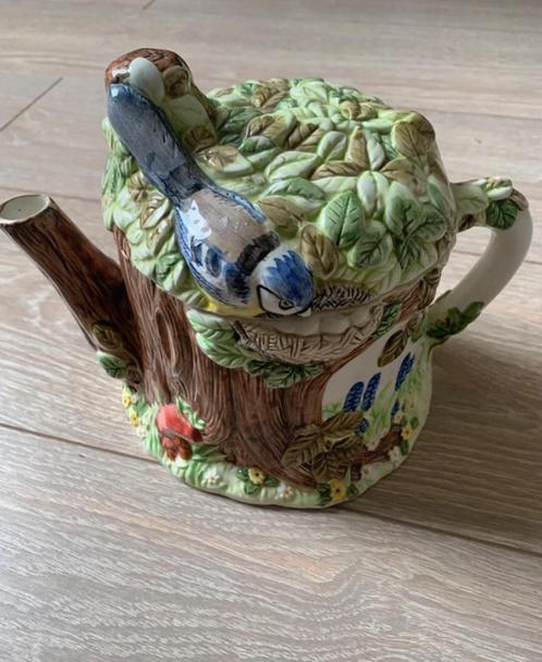 Theepot 'Village Teapot' verzamelobject, Huis en Inrichting, Keuken | Servies, Zo goed als nieuw, Overige typen, Overige stijlen