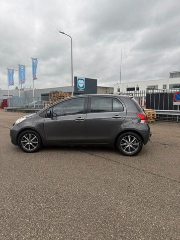 Toyota Yaris 1.3 16V Vvt-i 5DR 2009 Grijs beschikbaar voor biedingen