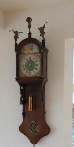 Oude Friese Staartklok met Speelse Details, Antiek en Kunst, Ophalen