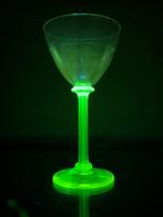 Uraniumglas uranium vaseline groen glas wijnglaasje, Antiek en Kunst, Antiek | Glas en Kristal, Ophalen of Verzenden