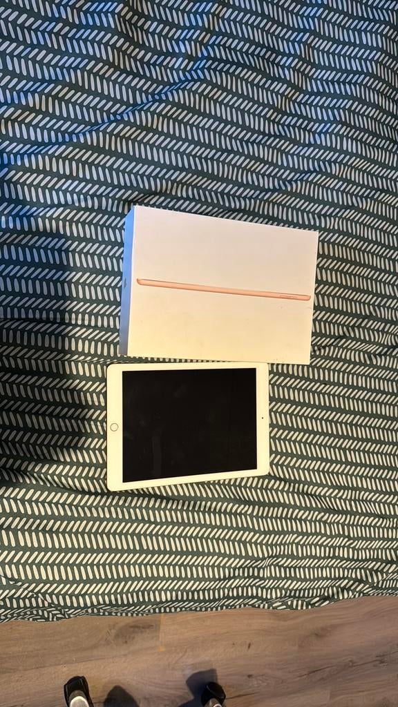Apple ipad (6th generation rose gold) 32GB, Rose Goud, Gebruikt, 32 GB, Apple iPad