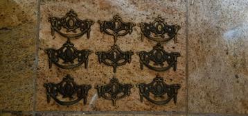 Antiek kastbeslag beschikbaar voor biedingen