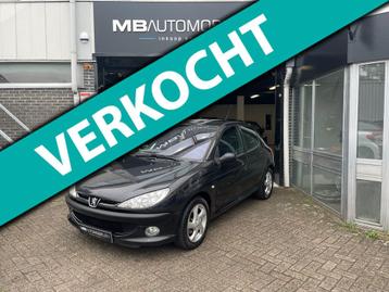 Peugeot 206 1.6-16V Gentry/Zwart/5 Deurs/Airco/APK/NAP/Trekh beschikbaar voor biedingen