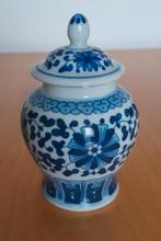 Blauw beschilderd vaasje met deksel, Ophalen of Verzenden