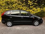 Nissan Almera Tino 1.8 AUT 2003 Zwart, Auto's, Nissan, 65 €/maand, Stof, 1250 kg, 4 cilinders