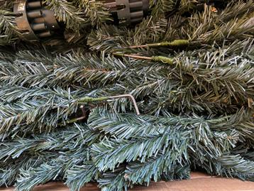 Kunst kerstboom beschikbaar voor biedingen