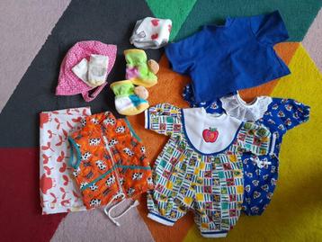 Poppenkleren en accessoires beschikbaar voor biedingen