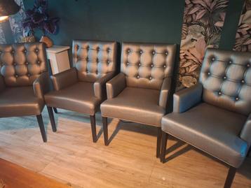 4 Grijze Eetkamerstoelen beschikbaar voor biedingen