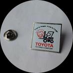 TOYOTA pin, heftruck wit, Verzamelen, Speldjes, Pins en Buttons, Ophalen of Verzenden, Zo goed als nieuw, Transport, Speldje of Pin